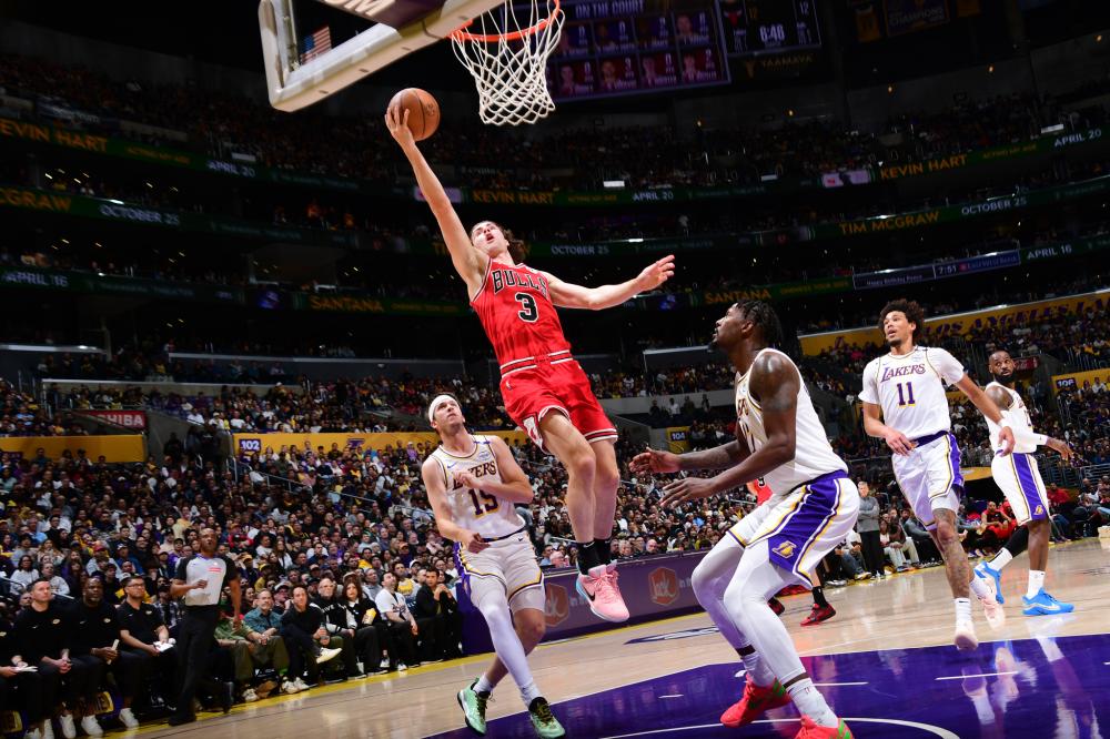 经过一个激 经过一个激